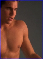 Robbie Amell nude photo