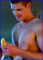 Liam Hemsworth nude photo