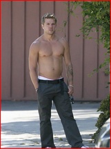Ryan Phillippe nude photo