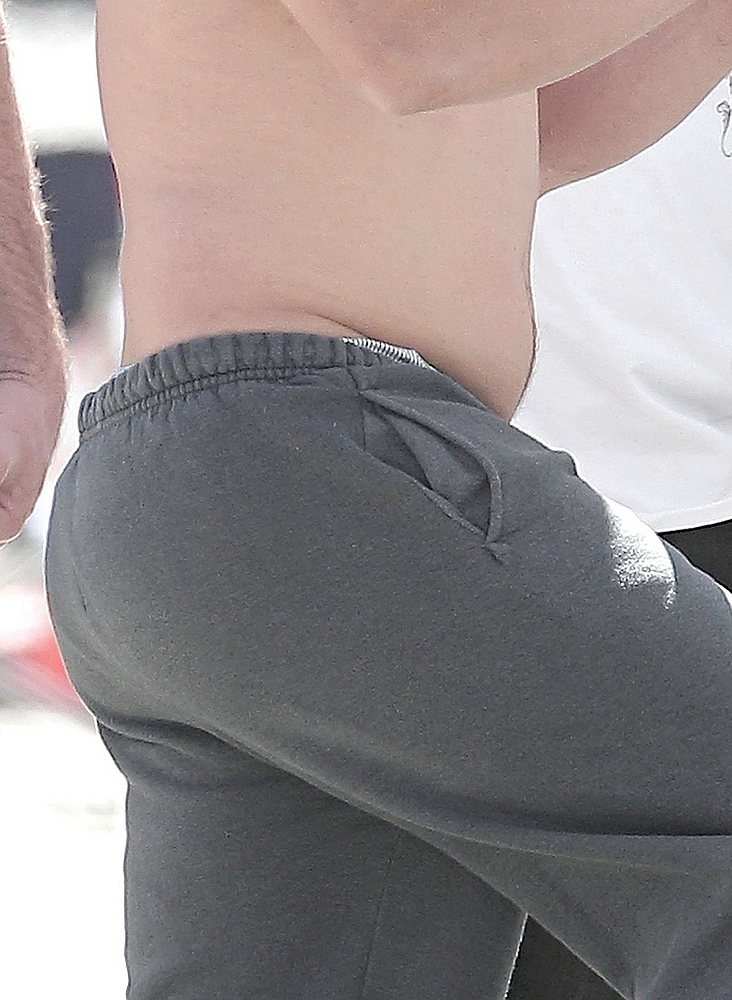 Mark Wahlberg paparazzi shirtless photos