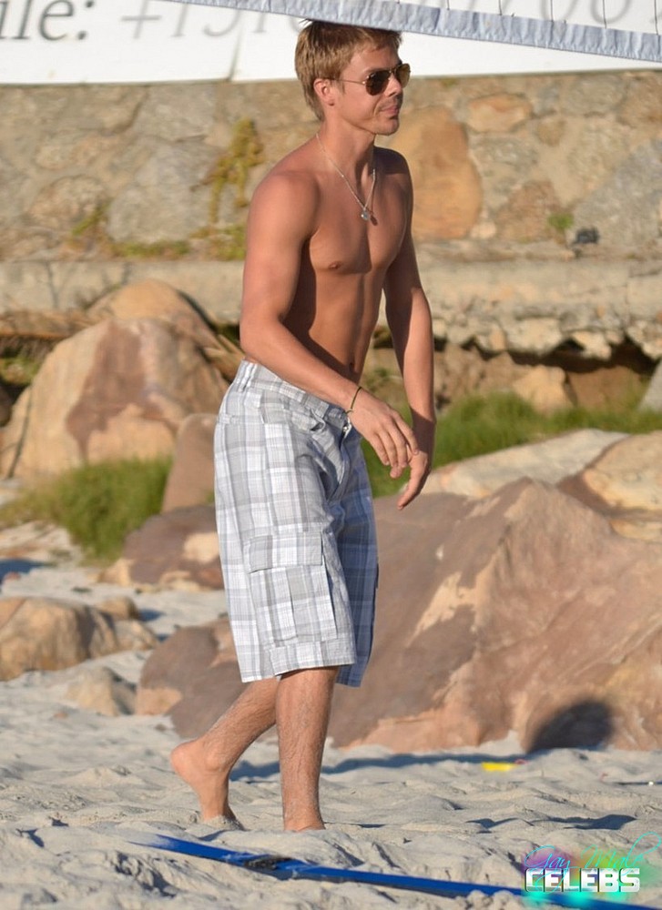 Derek Hough sunbathes shirtless
