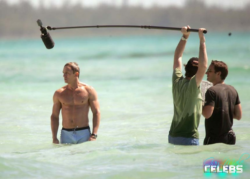 Daniel Craig shirtless