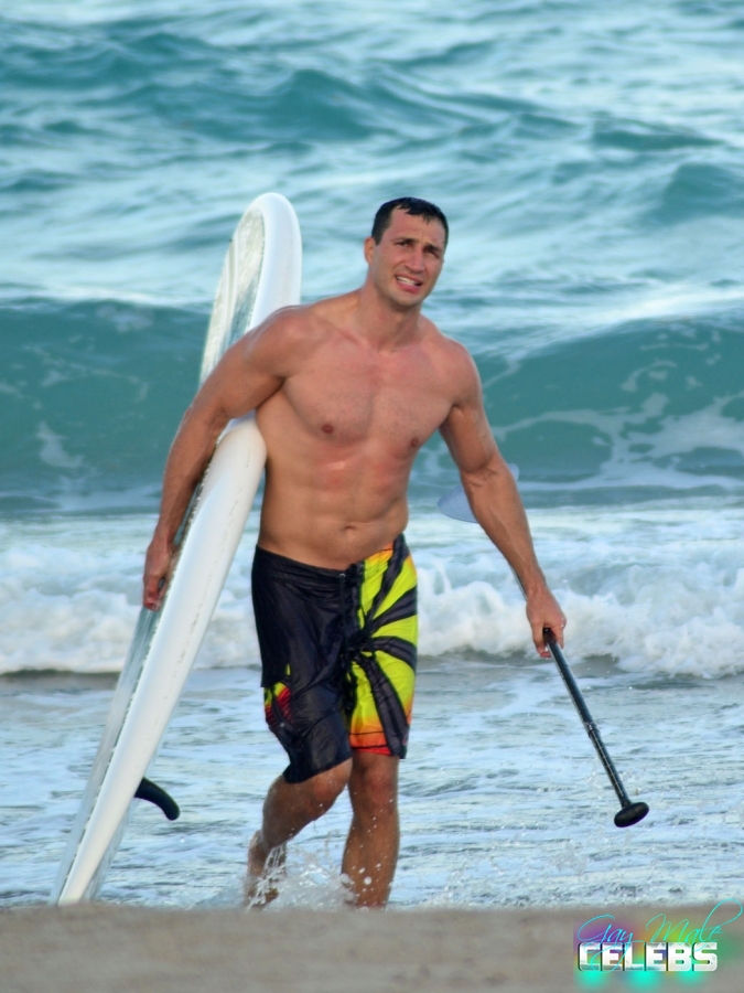 Wladimir Klitschko caught shirtless in Miami