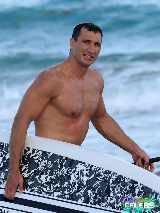 Wladimir Klitschko caught shirtless in Miami