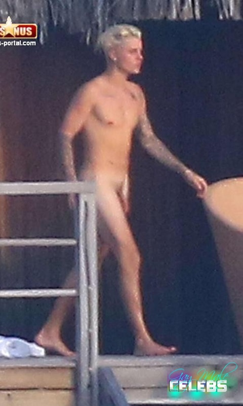Justin Bieber Caught Frontal Nude