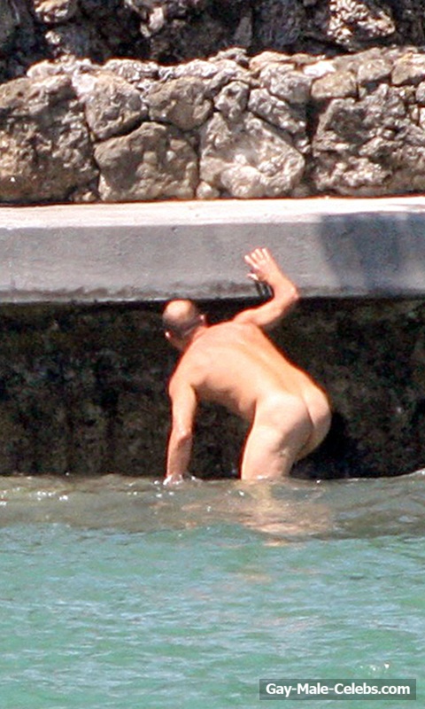 Woody Harrelson Caught By Paparazzi Totally Naked