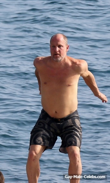 Woody Harrelson Caught By Paparazzi Totally Naked