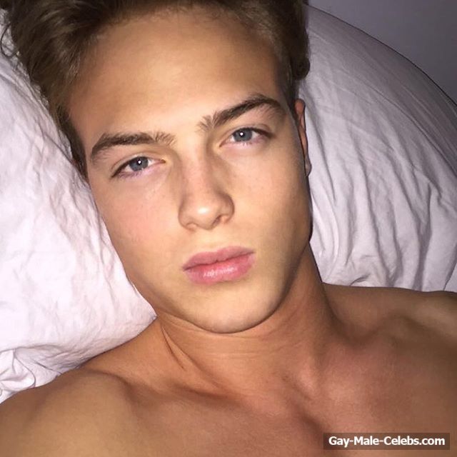 Model Hagen Richter  Hot Shirtless Selfie